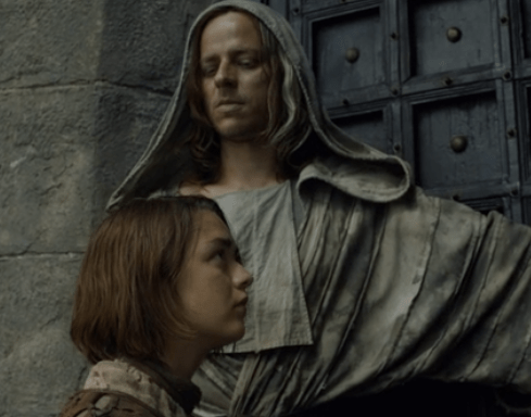 The face of Jaqen H'ghar returns and lets Arya into the House of Black and White
